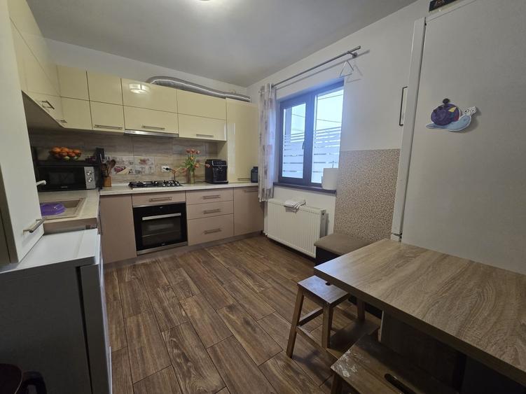 Apartament cu 4 camere decomandat, mobilat în Popas Păcurari