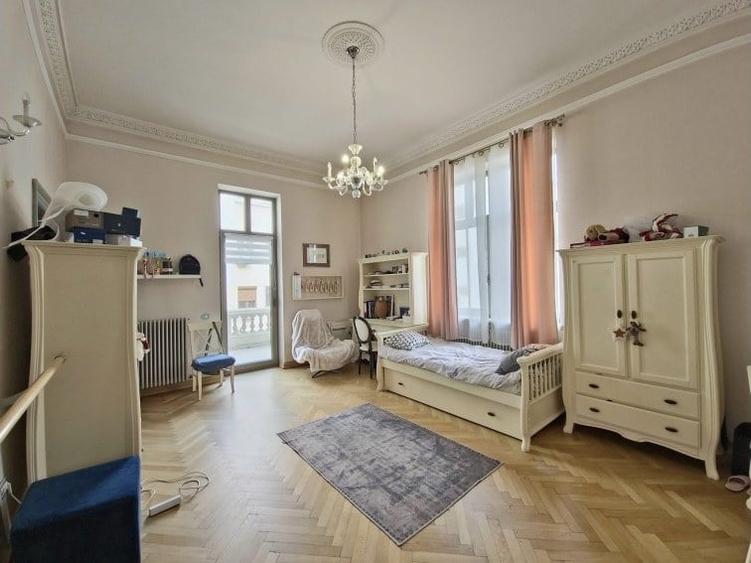 Casă cu 16 camere cu Teren 685 Mp în Rosetti