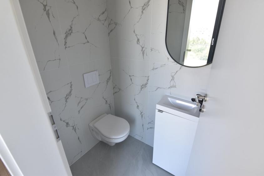 Penthouse cu 3 camere decomandat în Prelungirea Ghencea