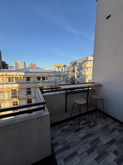Apartament cu 4 camere semidecomandat, mobilat în Universitate