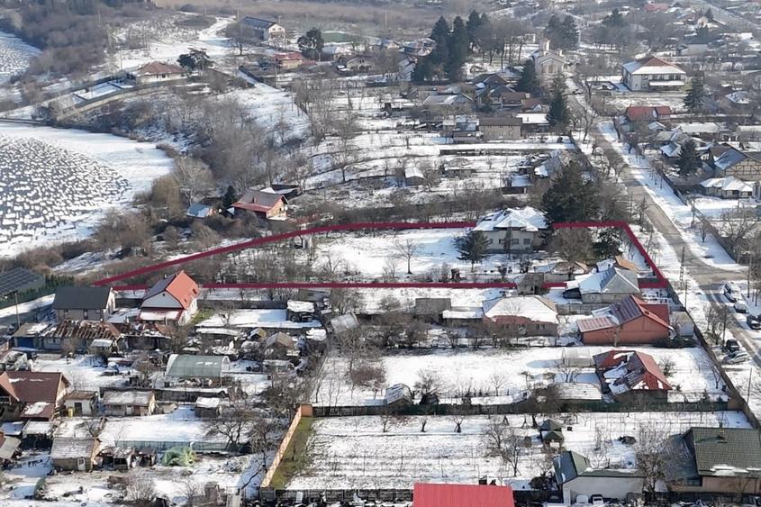 Casă cu 7 camere cu Teren 4098 Mp în Grădiștea