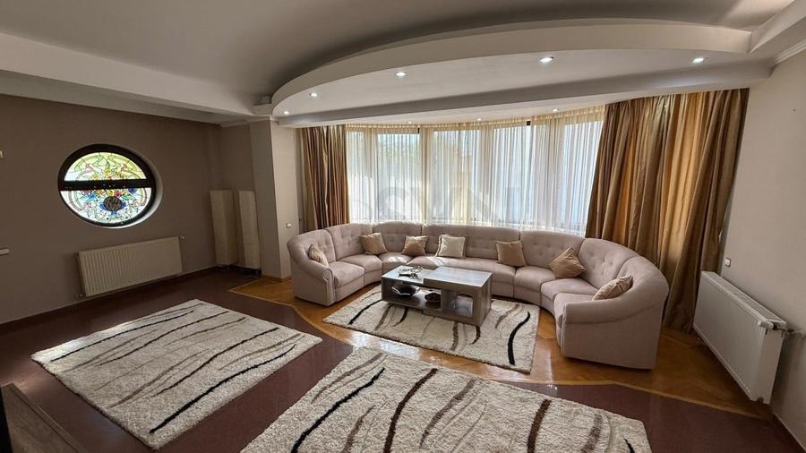 Apartament cu 4 camere decomandat în Herăstrău