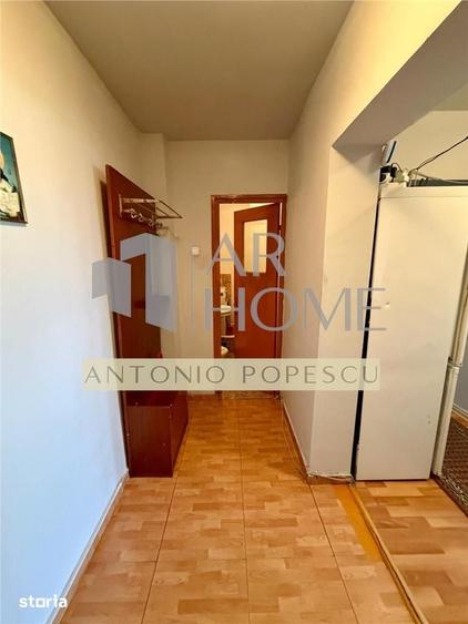Apartament cu 4 camere decomandat în Malu Roșu