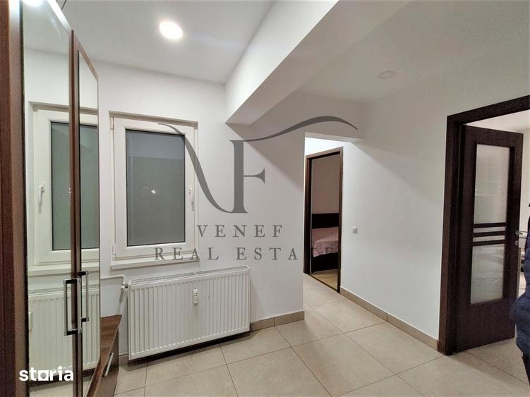 Apartament cu 3 camere semidecomandat în Centrul Civic
