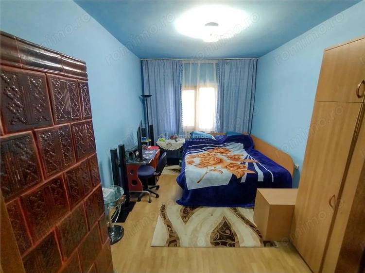 Apartament cu 3 camere decomandat în Bozovici