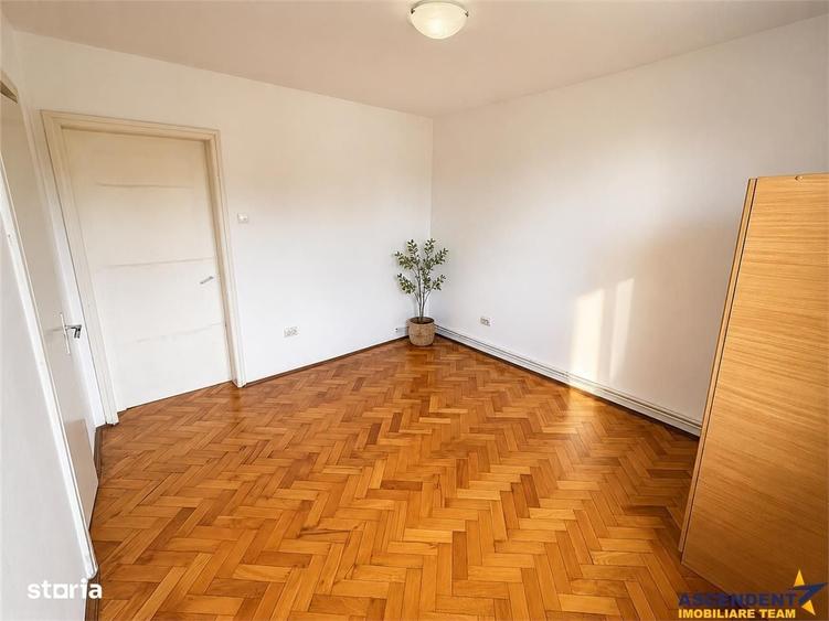 Apartament cu 3 camere decomandat în Lefaia