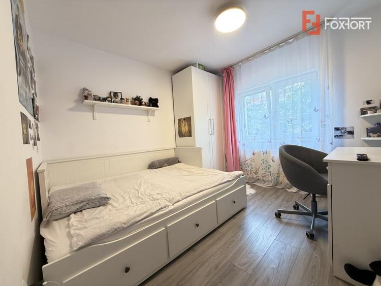 Apartament cu 3 camere semidecomandat, mobilat în Lipovei