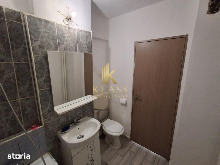 Apartament cu 3 camere semidecomandat în Colentina