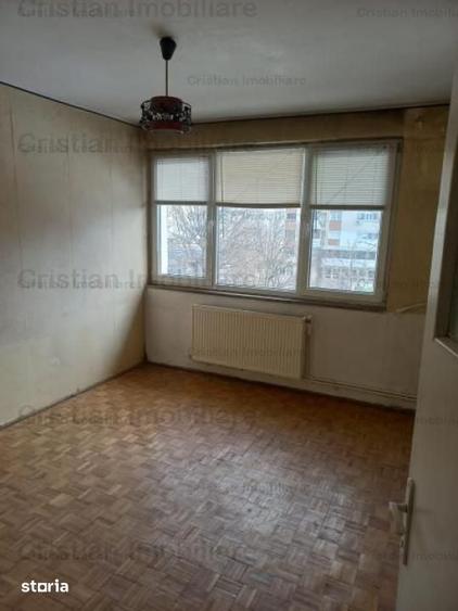 Apartament cu 3 camere decomandat în Viziru 2