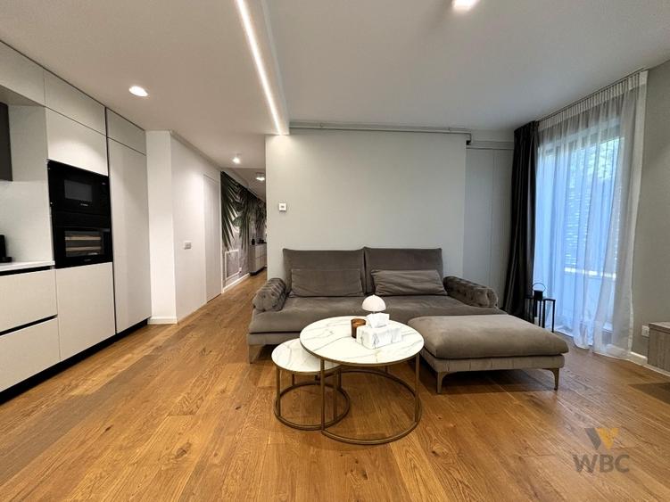 Apartament cu 3 camere decomandat, mobilat în Băneasa