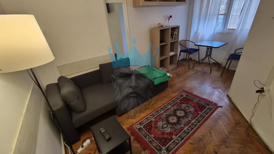 Garsonieră decomandată, mobilată în Universitate