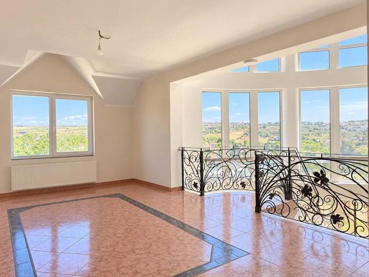 Casă cu 6 camere cu Teren 1000 Mp în Dealuri Oradea