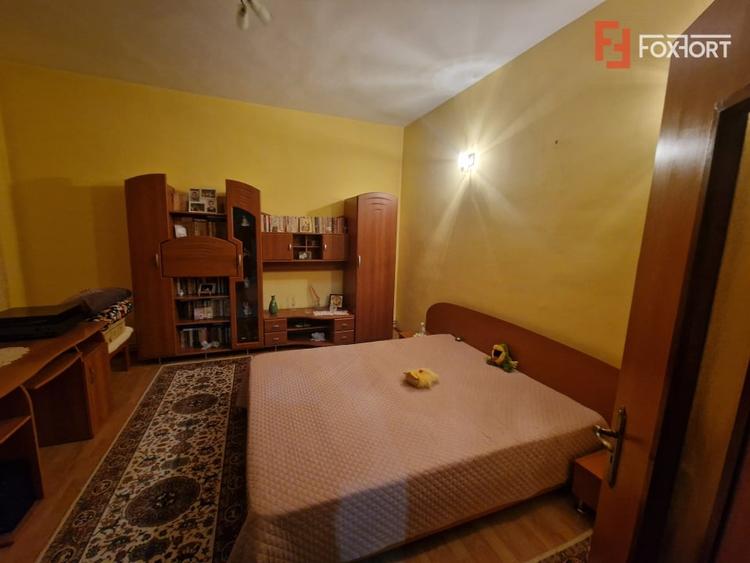 Casă individuală cu 7 camere cu Garaj în Bazoșu Nou