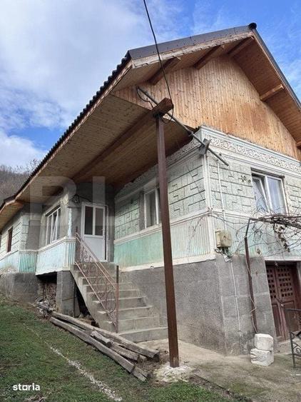 Casă cu 3 camere în Pocruia