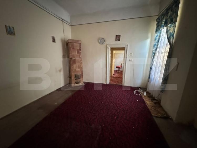 Casă cu 3 camere cu Canalizare în Central