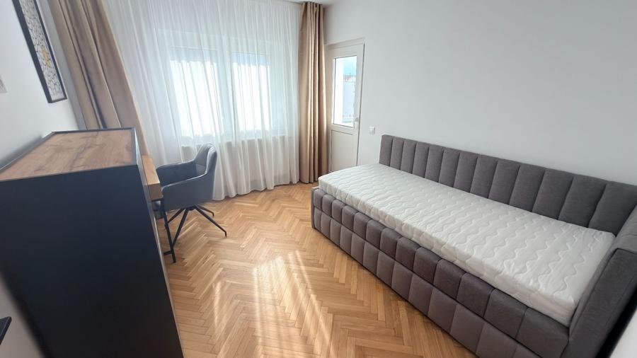 Apartament cu 3 camere în Calea Dumbrăvii