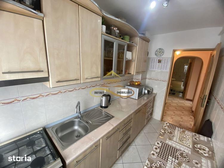 Apartament cu 3 camere decomandat, mobilat în Republicii