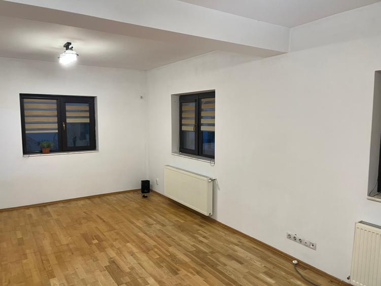 Casă individuală cu 4 camere cu Canalizare în Central