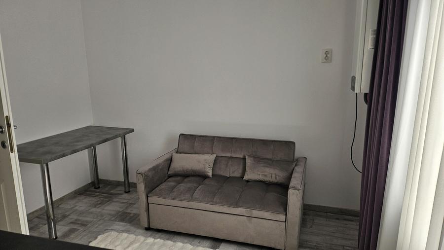 Apartament cu 3 camere semidecomandat în Lujerului