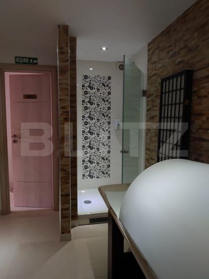 Spațiu comercial, de 290 mp, în Micro 3
