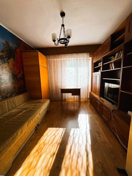 Apartament cu 3 camere decomandat în Podul de Fier