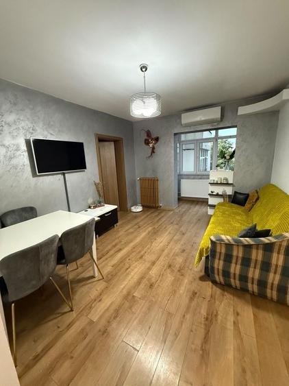 Apartament cu 3 camere semidecomandat în Tătărași