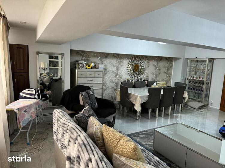 Apartament cu 3 camere decomandat în Calea București