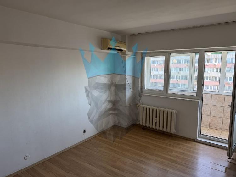 Apartament cu 3 camere semidecomandat în Ștefan cel Mare