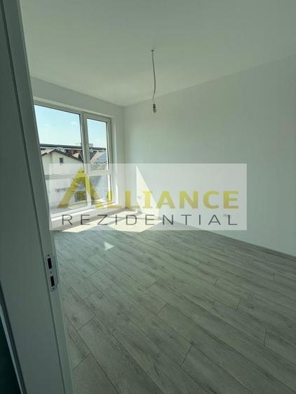 Apartament cu 3 camere semidecomandat în Central — fotografia 3
