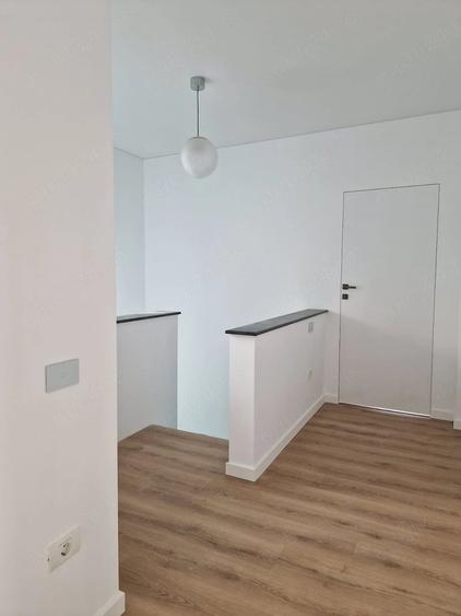 Casă cu 7 camere cu Teren 200 Mp în Elvila