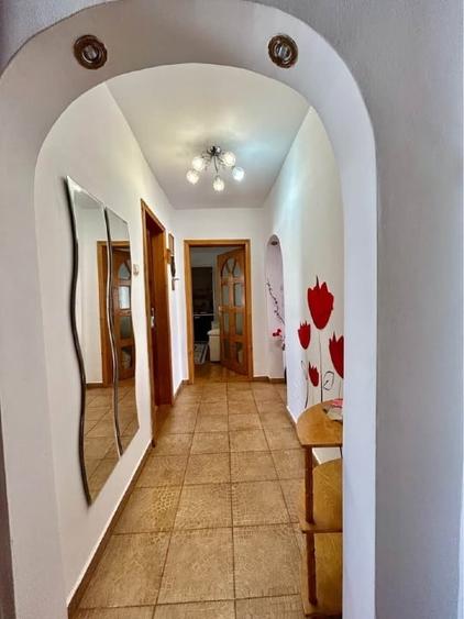 Apartament cu 4 camere decomandat, mobilat în Central