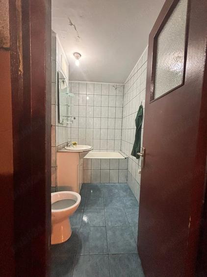 Apartament cu 3 camere semidecomandat în Alexandru Obregia