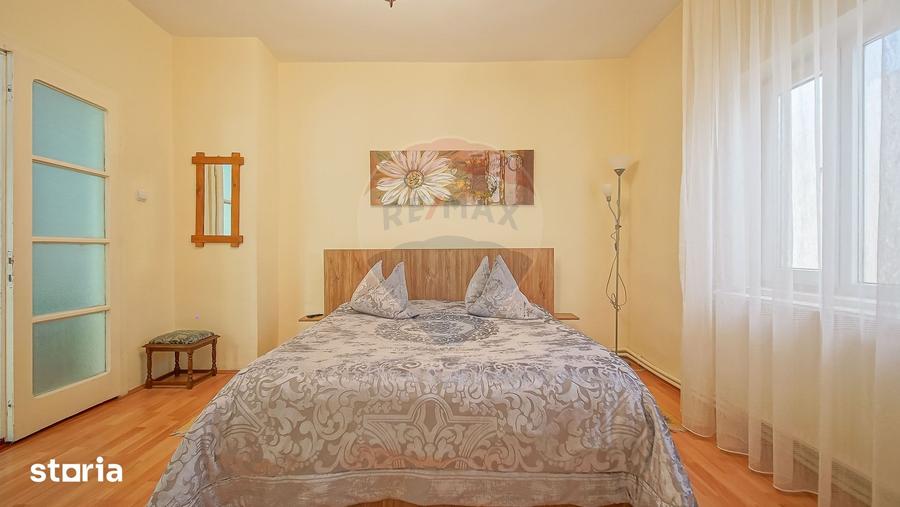 Casă cu 8 camere cu Teren 485 Mp în Central