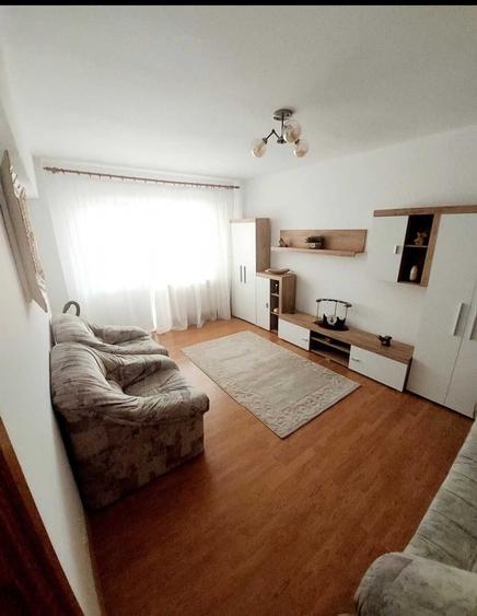 Inchiriez apartament 2 camere decomandat, etaj 4, aer condtionat, centrala, frigider, masina de spalat. Srt victoriei 221 targu jiu, - 1