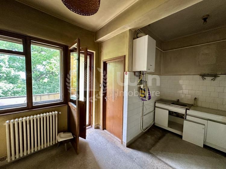 Apartament cu 4 camere decomandat în Central
