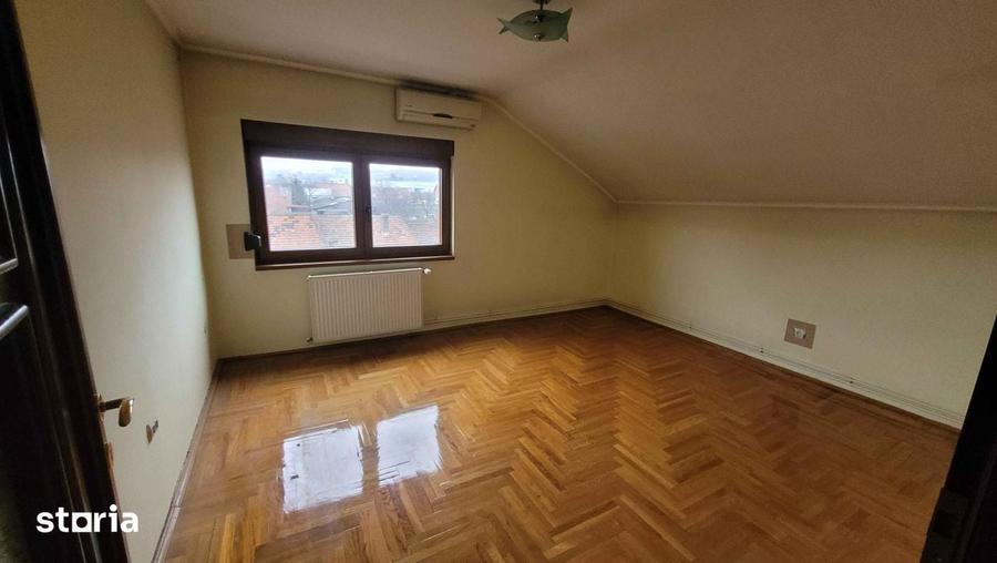 Vand urgent, imobil cu 3 case si 2 anexe: Casa1:P+E+M; Casa2:P+M; C3:P - 19