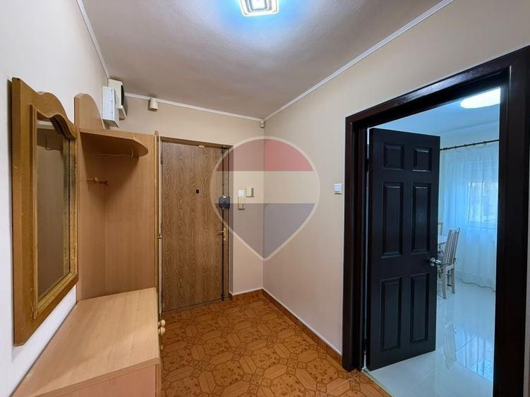 Apartament cu 3 camere decomandat, mobilat în Nerva Traian