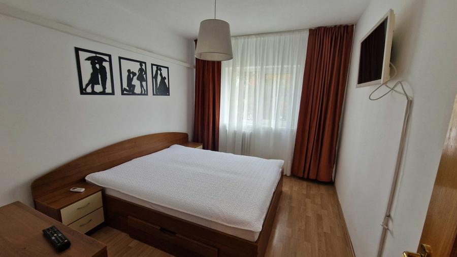 Apartament cu 3 camere decomandat în Casa de Cultură