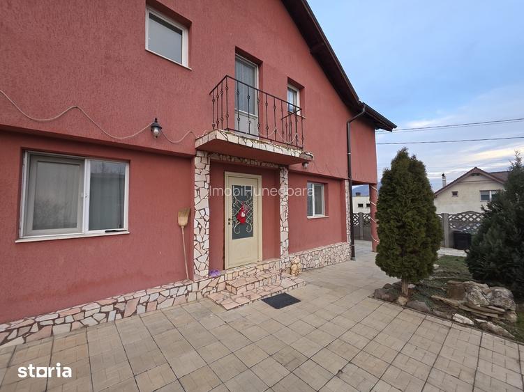 Casa spa?ioasa cu etaj, utilita?i complete ?i piscina Simeria, HD
