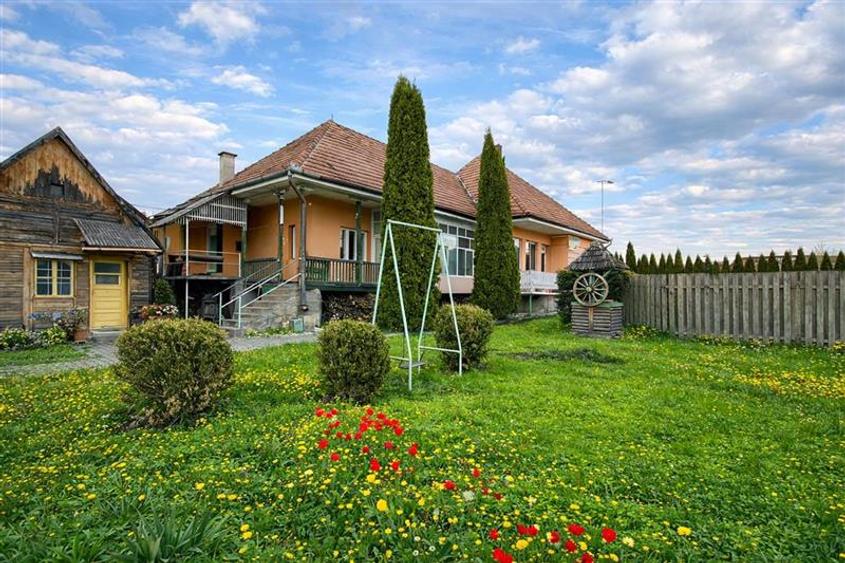 Casă individuală cu 3 camere cu Teren 680 Mp în Toplița
