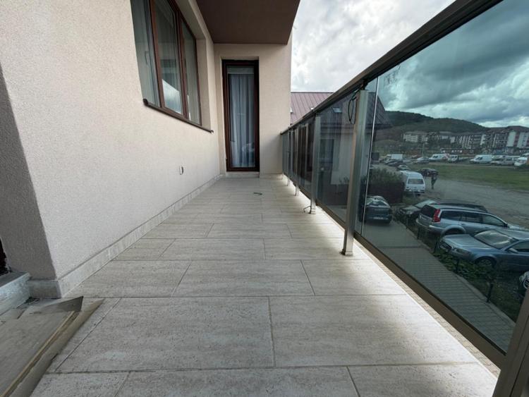 Apartament cu 4 camere decomandat în Florești