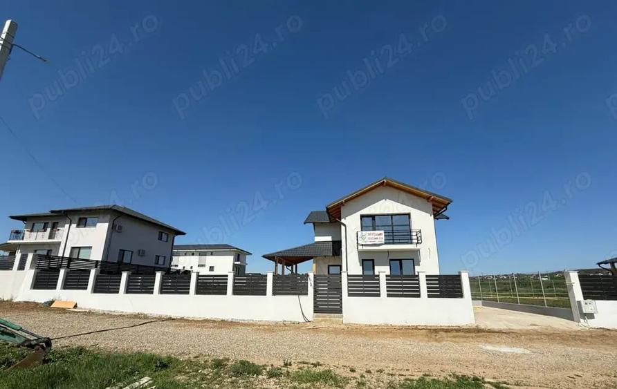 Casă cu 5 camere cu Teren 490 Mp în Păulești