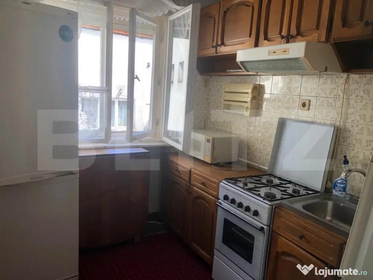 Apartament cu 3 camere semidecomandat în Central
