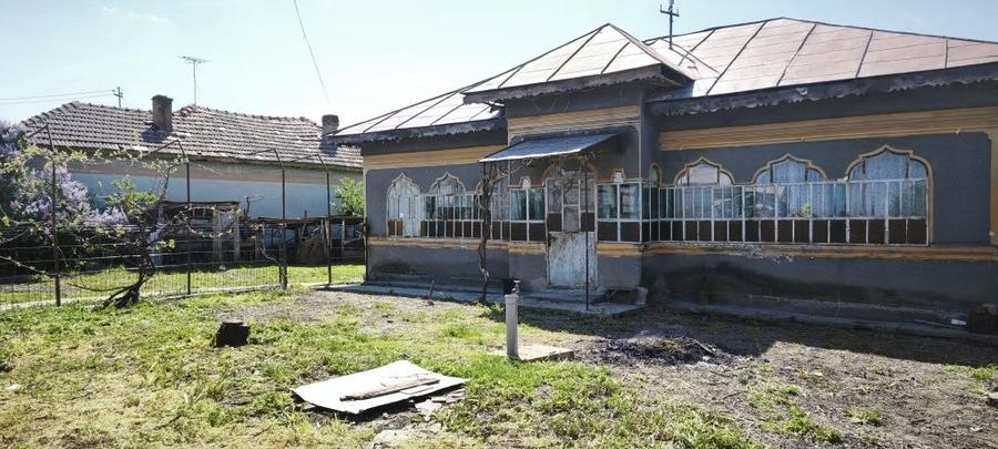 Casă cu 4 camere cu Teren 1634 Mp în Teslui