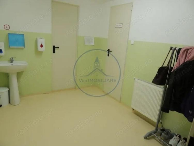 Spațiu comercial, de 500 mp, în Budești