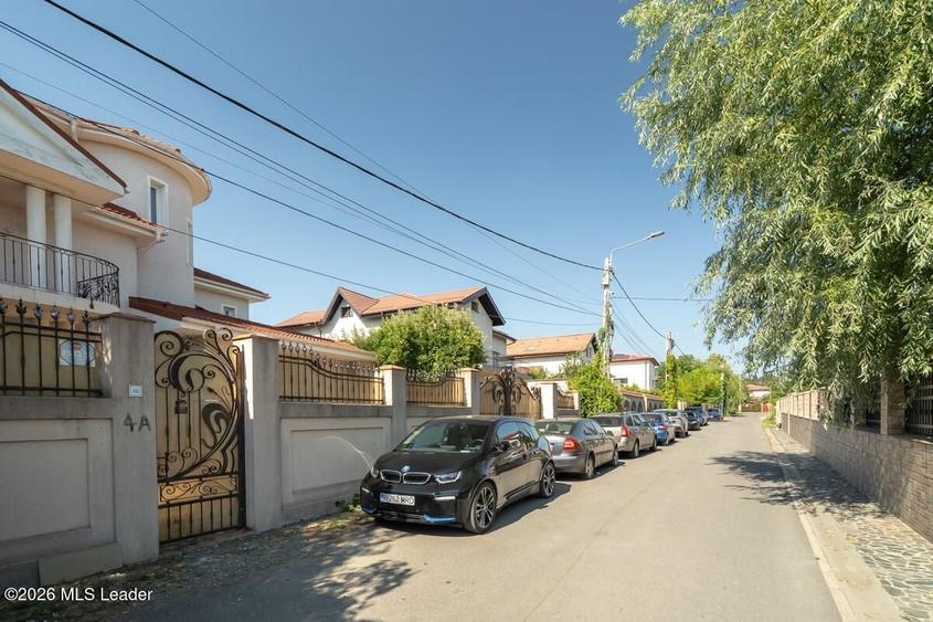 Casă individuală cu 11 camere cu Canalizare în Cernica