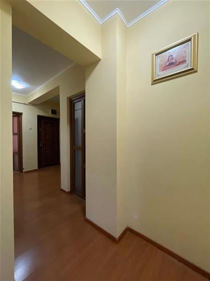 Apartament cu 3 camere decomandat, mobilat în Ultracentral