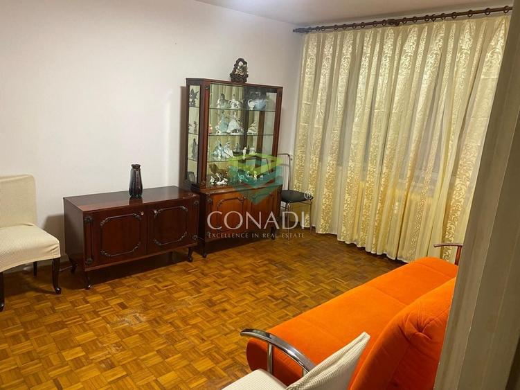 Apartament cu 3 camere semidecomandat, mobilat în Calea București