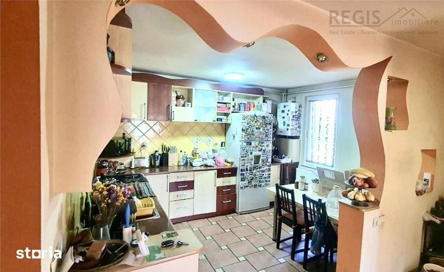 Apartament cu 4 camere decomandat în Tractorul