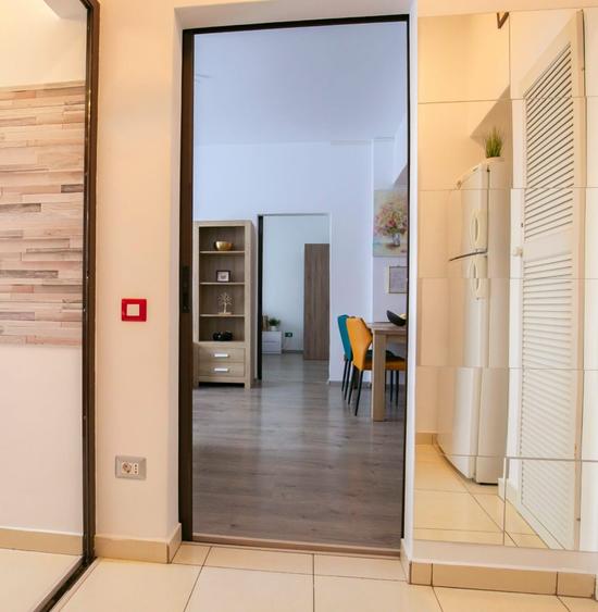 Apartament cu 2 camere semidecomandat, mobilat în Universitate